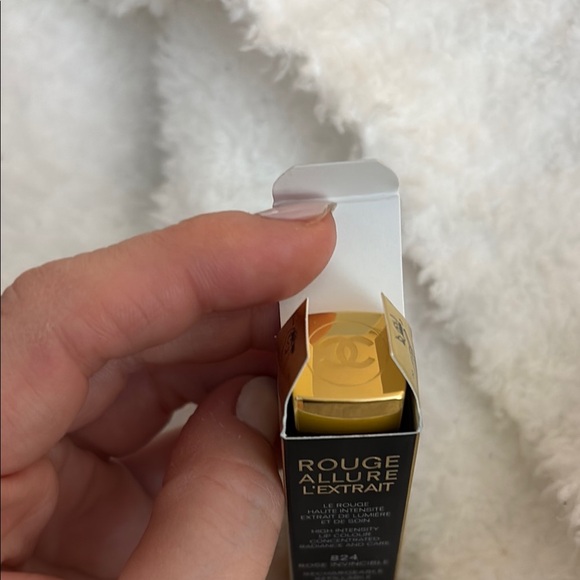 Chanel Rouge Allure L'Extrait Lipstick - Picture 3 of 3